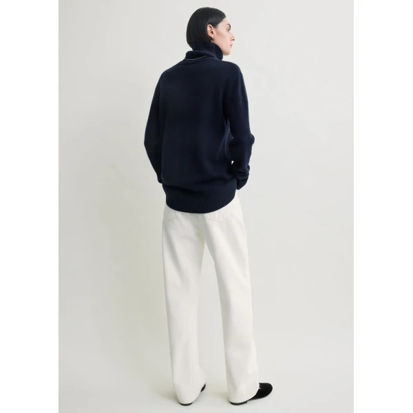 Totême Cashmere turtleneck in Navy - Knitwear - Scandinavian Minimalist Luxury at Luxury Shoes 