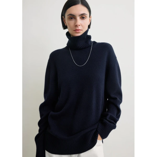 Totême Cashmere turtleneck in Navy - Knitwear - Scandinavian Minimalist Luxury at Luxury Shoes 