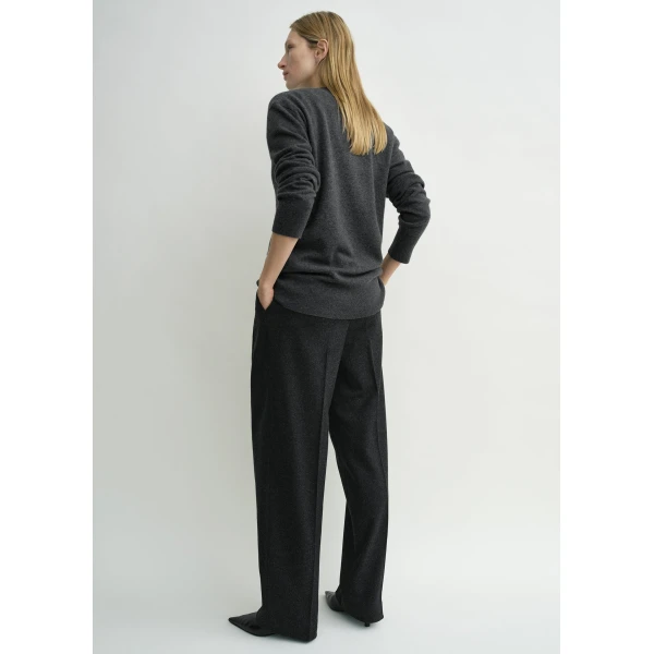 Totême Cashmere v-neck knit charcoal in Charcoal melange - Knitwear - Scandinavian Minimalist Luxury at Luxury Shoes 