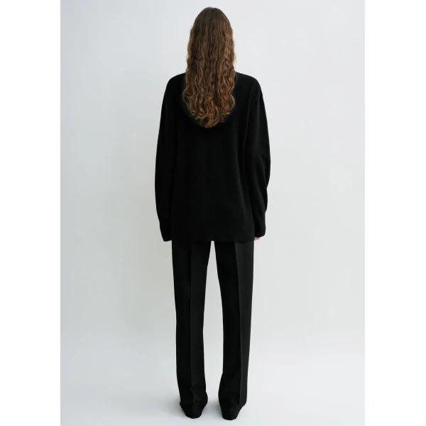 Totême Cashmere v-neck knit in Black - Knitwear - Scandinavian Minimalist Luxury at Luxury Shoes 