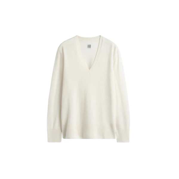 Totême Cashmere v-neck knit in Ecru - Knitwear - Scandinavian Minimalist Luxury at Luxury Shoes 