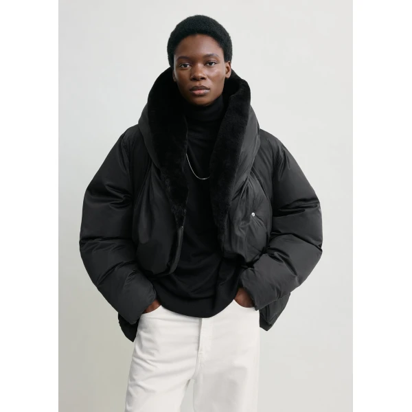 Totême Cinched puffer jacket in Black - Jackets - Scandinavian Minimalist Luxury at Luxury Shoes 