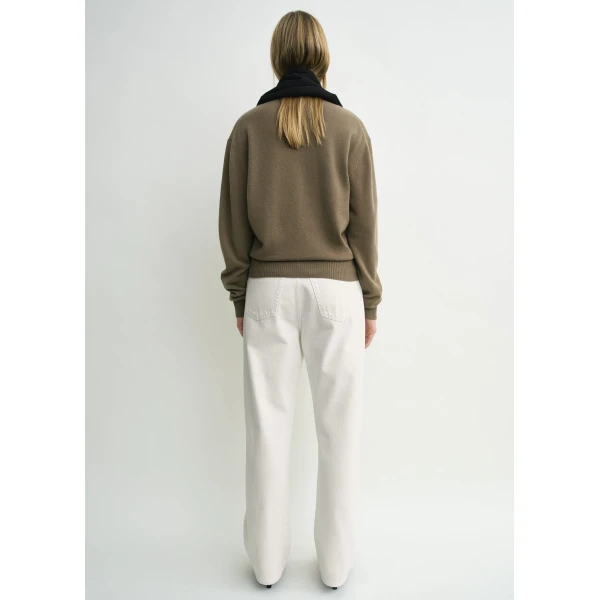 Totême Classic cashmere crew knit in Hazel - Knitwear - Scandinavian Minimalist Luxury at Luxury Shoes 