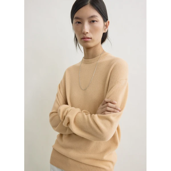 Totême Classic cashmere crew knit in Pale apricot - Knitwear - Scandinavian Minimalist Luxury at Luxury Shoes 