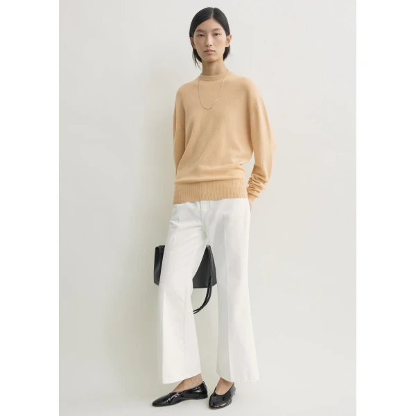 Totême Classic cashmere crew knit in Pale apricot - Knitwear - Scandinavian Minimalist Luxury at Luxury Shoes 