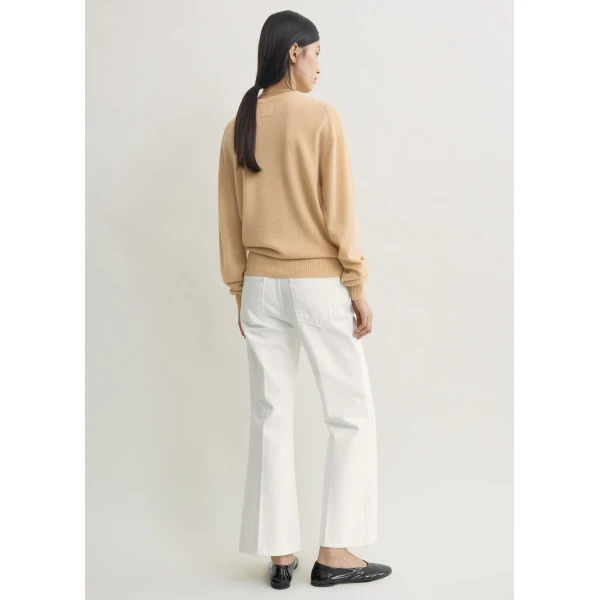 Totême Classic cashmere crew knit in Pale apricot - Knitwear - Scandinavian Minimalist Luxury at Luxury Shoes 