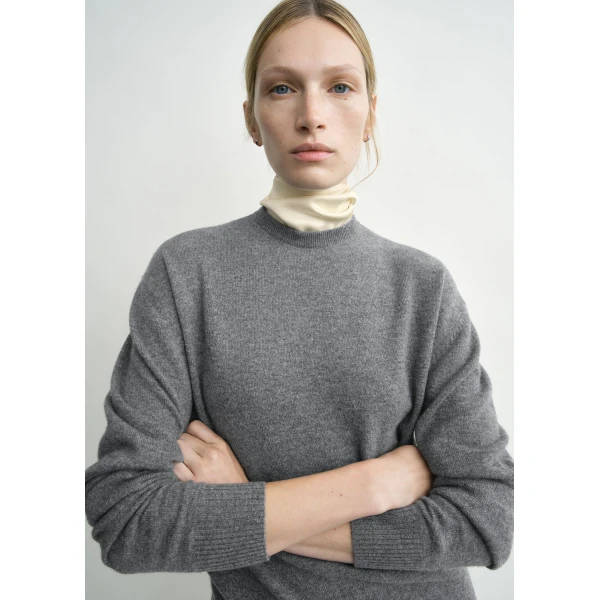 Totême Classic cashmere crew knit mid grey in Mid grey melange - Knitwear - Scandinavian Minimalist Luxury at Luxury Shoes 