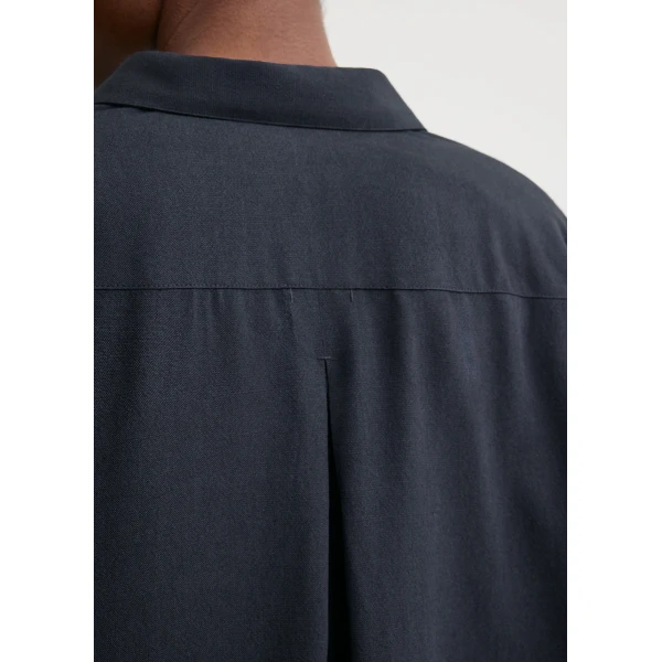 Totême Classic fluid shirt in Navy - Tops - Scandinavian Minimalist Luxury at Luxury Shoes 