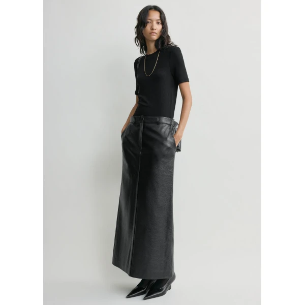 Totême Classic jersey tee in Black - Tops - Scandinavian Minimalist Luxury at Luxury Shoes 