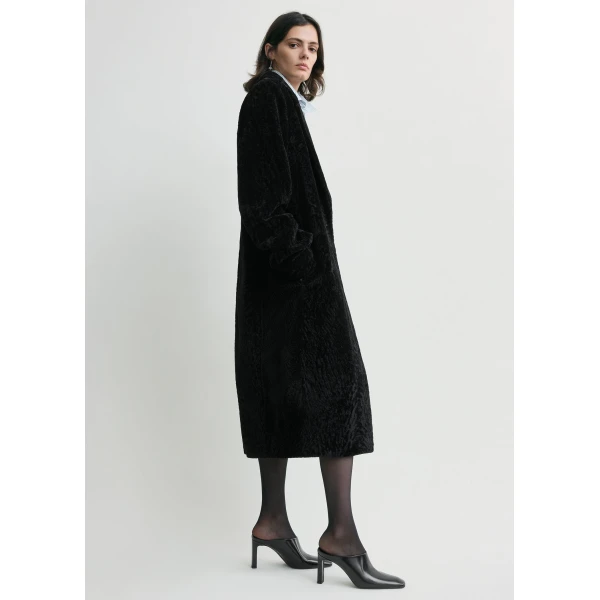 Totême Classic shearling coat in Black - Coats - Scandinavian Minimalist Luxury at Luxury Shoes 