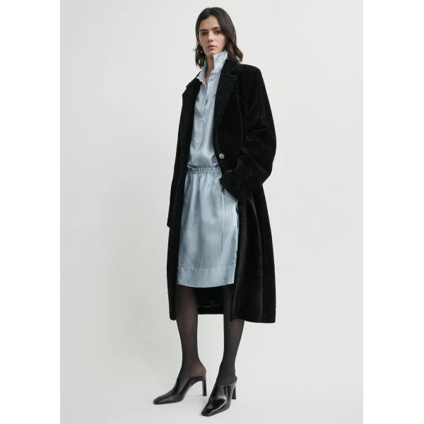 Totême Classic shearling coat in Black - Coats - Scandinavian Minimalist Luxury at Luxury Shoes 