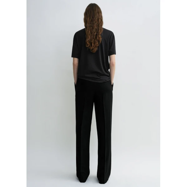Totême Classic tee in Black - Tops - Scandinavian Minimalist Luxury at Luxury Shoes 