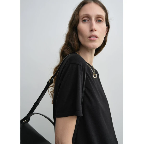 Totême Classic tee in Black - Tops - Scandinavian Minimalist Luxury at Luxury Shoes 