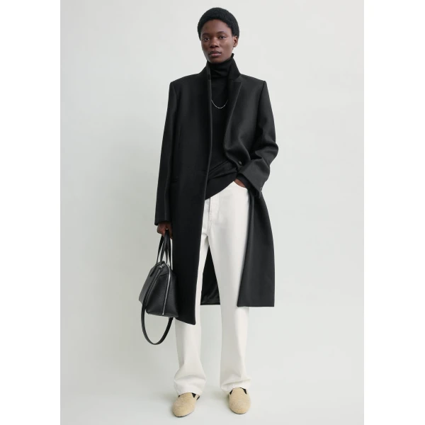 Totême Classic winter coat in Black - Coats - Scandinavian Minimalist Luxury at Luxury Shoes 