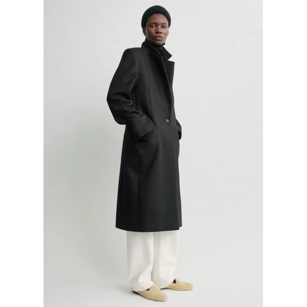 Totême Classic winter coat in Black - Coats - Scandinavian Minimalist Luxury at Luxury Shoes 