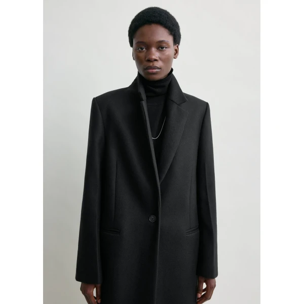 Totême Classic winter coat in Black - Coats - Scandinavian Minimalist Luxury at Luxury Shoes 