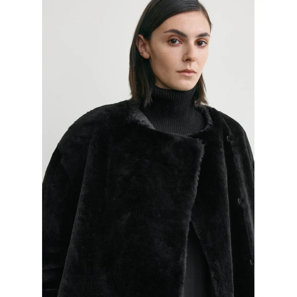 Totême Collarless shearling coat in Black - Coats - Scandinavian Minimalist Luxury at Luxury Shoes 
