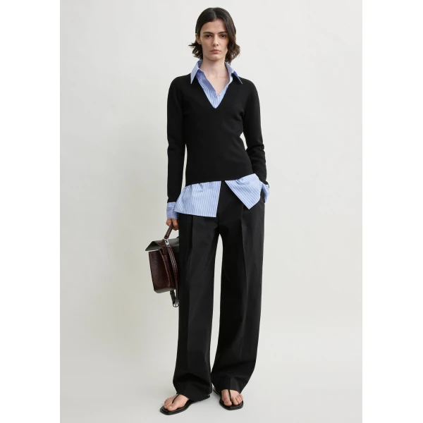 Totême Compact knit v-neck in Black - Knitwear - Scandinavian Minimalist Luxury at Luxury Shoes 