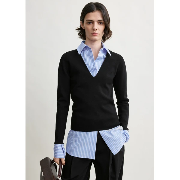 Totême Compact knit v-neck in Black - Knitwear - Scandinavian Minimalist Luxury at Luxury Shoes 