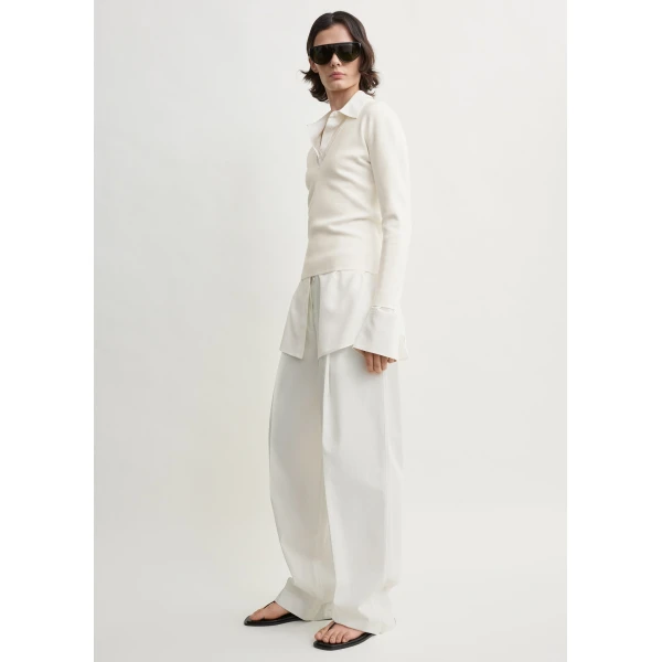 Totême Compact knit v-neck in Off-white - Knitwear - Scandinavian Minimalist Luxury at Luxury Shoes 