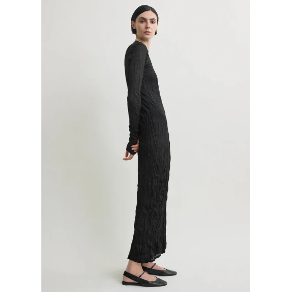 Totême Crinkled knit long-sleeve dress in Black - Dresses - Scandinavian Minimalist Luxury at Luxury Shoes 