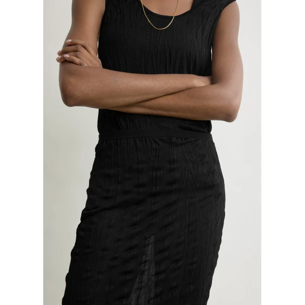 Totême Crinkled knit skirt in Black - Skirts - Scandinavian Minimalist Luxury at Luxury Shoes 