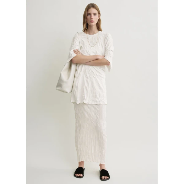 Totême Crinkled knit skirt in White - Skirts - Scandinavian Minimalist Luxury at Luxury Shoes 