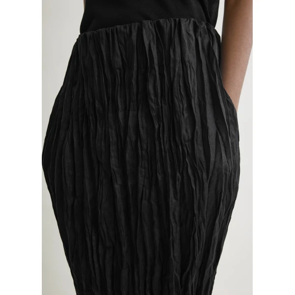 Totême Crinkled linen skirt in Black - Skirts - Scandinavian Minimalist Luxury at Luxury Shoes 