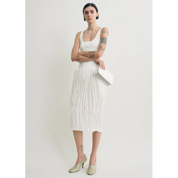 Totême Crinkled linen skirt in White - Skirts - Scandinavian Minimalist Luxury at Luxury Shoes 