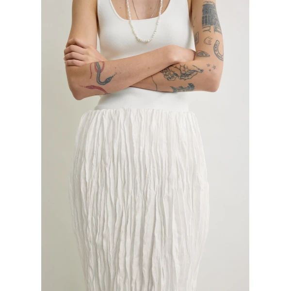 Totême Crinkled linen skirt in White - Skirts - Scandinavian Minimalist Luxury at Luxury Shoes 