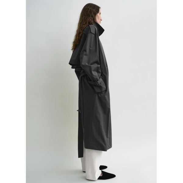 Totême Crisp summer trench in Washed black - Coats - Scandinavian Minimalist Luxury at Luxury Shoes 