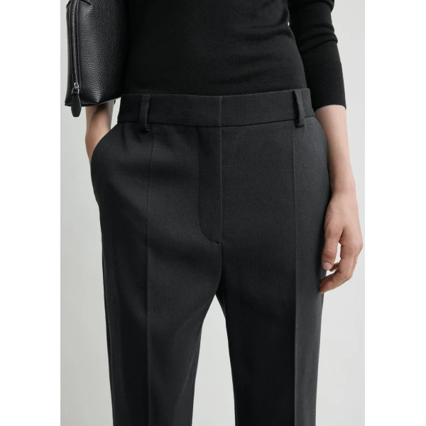 Totême Cropped suit trousers washed in Black - Pants - Scandinavian Minimalist Luxury at Luxury Shoes 