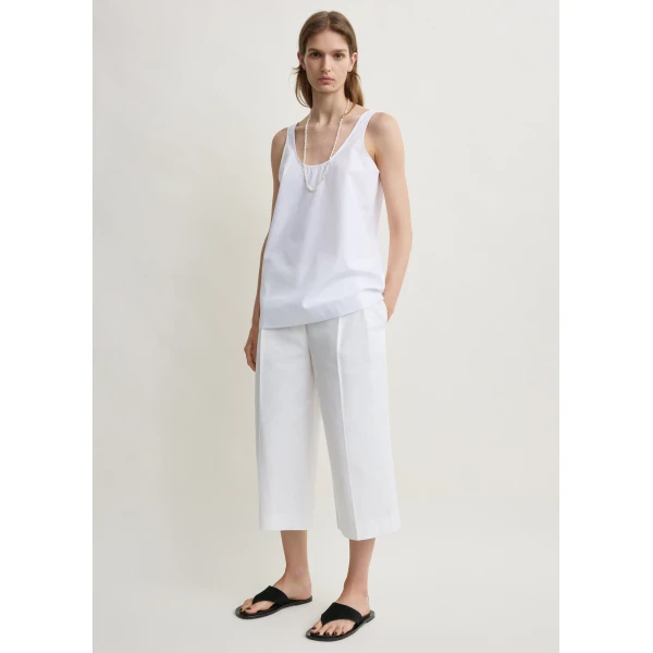 Totême Cropped trousers in White - Pants - Scandinavian Minimalist Luxury at Luxury Shoes 
