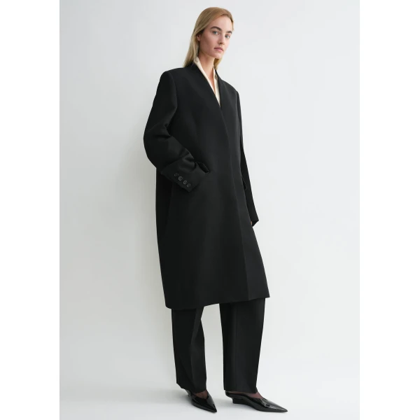 Totême Deep pleat coat in Black - Coats - Scandinavian Minimalist Luxury at Luxury Shoes 