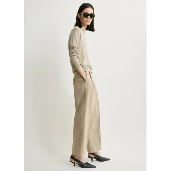 Totême Double-pleat cropped linen trousers in Beige - Pants - Scandinavian Minimalist Luxury at Luxury Shoes 