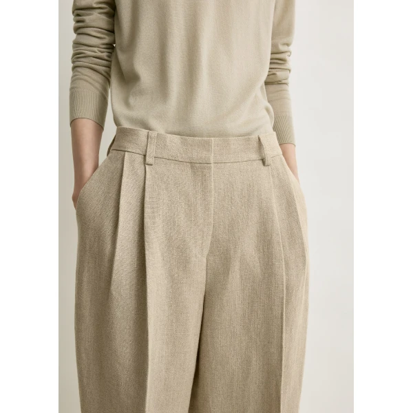 Totême Double-pleat cropped linen trousers in Beige - Pants - Scandinavian Minimalist Luxury at Luxury Shoes 
