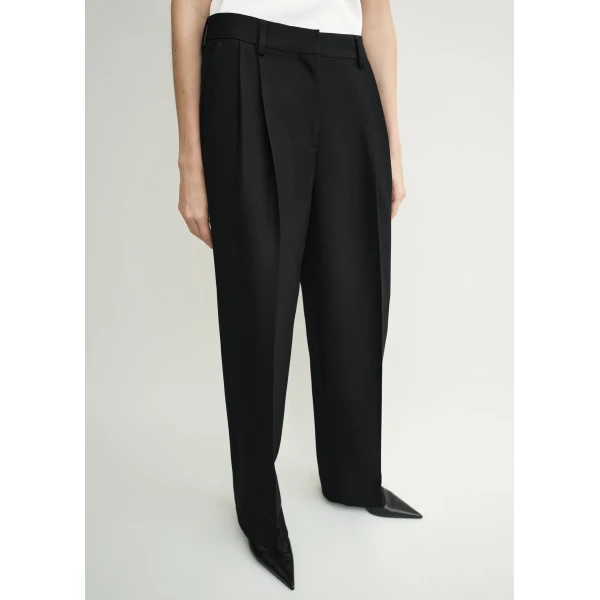 Totême Double-pleat tailored trousers in Black - Pants - Scandinavian Minimalist Luxury at Luxury Shoes 