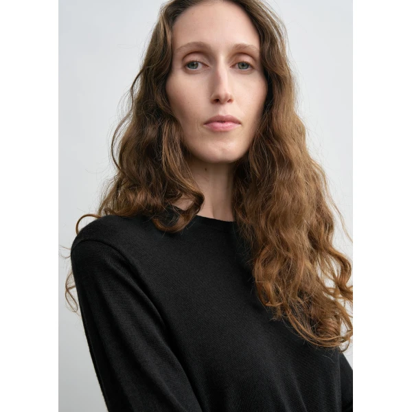 Totême Fine crew knit in Black - Knitwear - Scandinavian Minimalist Luxury at Luxury Shoes 