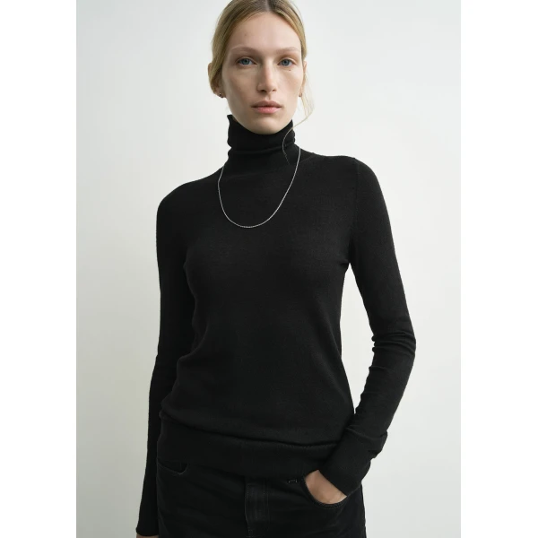Totême Fine turtleneck in Black - Knitwear - Scandinavian Minimalist Luxury at Luxury Shoes 