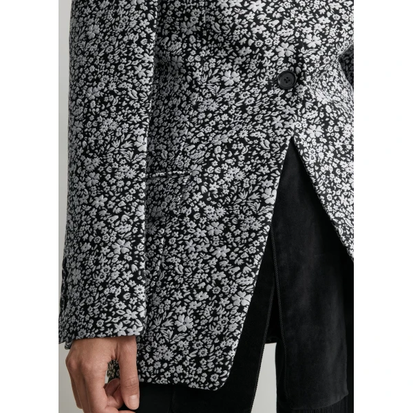 Totême Floral slouch blazer in White / Black - Jackets - Scandinavian Minimalist Luxury at Luxury Shoes 