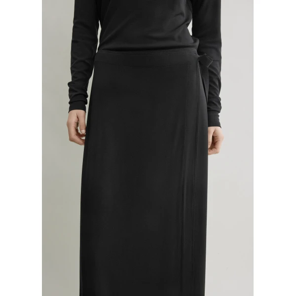 Totême Fluid jersey skirt in Black - Skirts - Scandinavian Minimalist Luxury at Luxury Shoes 