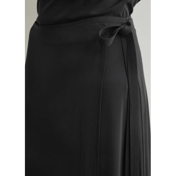 Totême Fluid jersey skirt in Black - Skirts - Scandinavian Minimalist Luxury at Luxury Shoes 