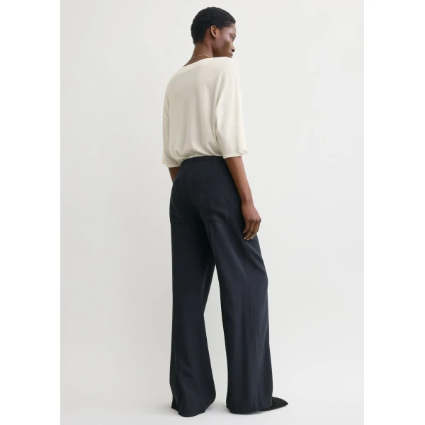 Totême Fluid winter trousers in Navy - Pants - Scandinavian Minimalist Luxury at Luxury Shoes 