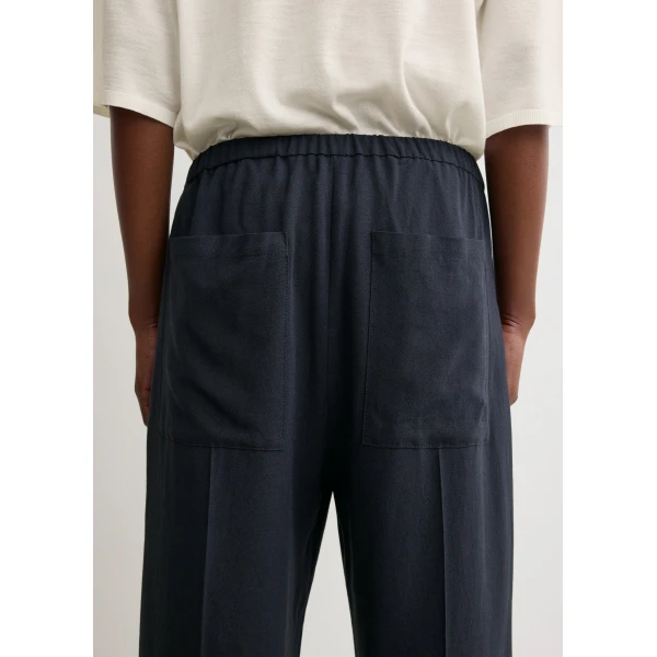 Totême Fluid winter trousers in Navy - Pants - Scandinavian Minimalist Luxury at Luxury Shoes 