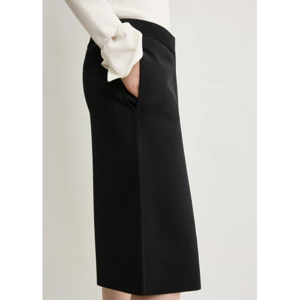 Totême Knit shorts in Black - Shorts - Scandinavian Minimalist Luxury at Luxury Shoes 
