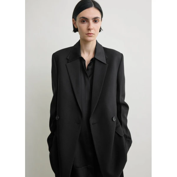 Totême Long boxy blazer in Black - Jackets - Scandinavian Minimalist Luxury at Luxury Shoes 
