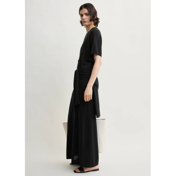 Totême Long knit skirt in Black - Skirts - Scandinavian Minimalist Luxury at Luxury Shoes 