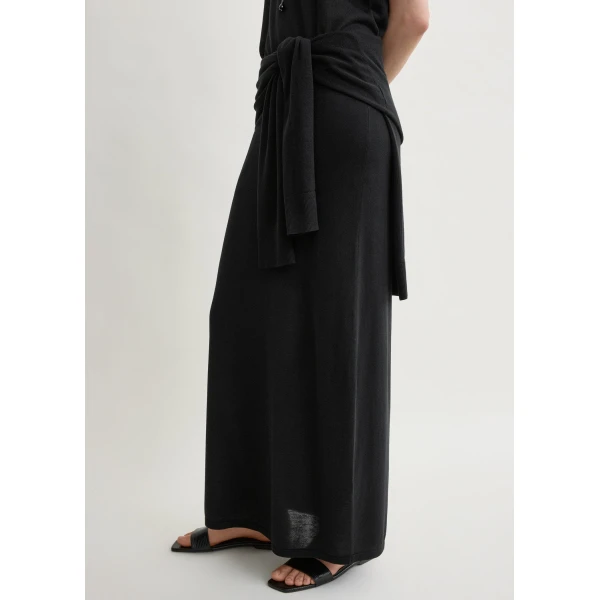 Totême Long knit skirt in Black - Skirts - Scandinavian Minimalist Luxury at Luxury Shoes 