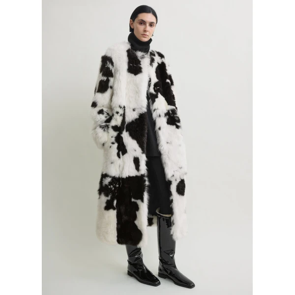 Totême Monochrome shearling coat in Black / White - Coats - Scandinavian Minimalist Luxury at Luxury Shoes 