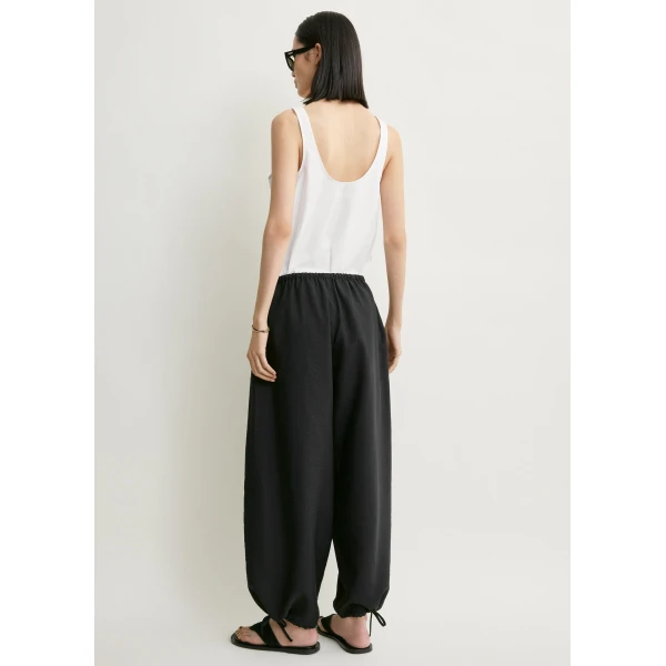 Totême Parachute trousers in Black - Pants - Scandinavian Minimalist Luxury at Luxury Shoes 